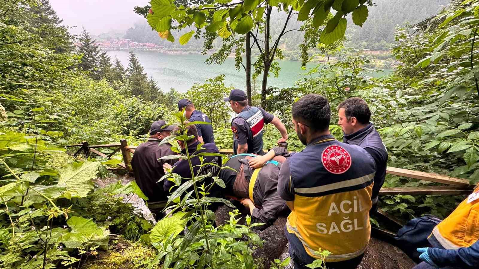 uzungolde-seyir-terasindan-arac-uctu-2-arap-turist-yarali