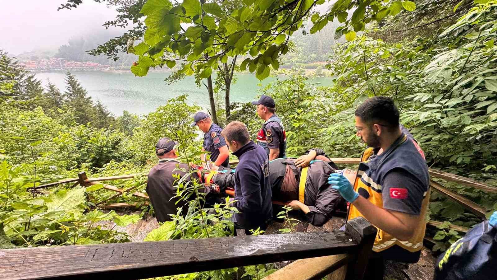 uzungolde-seyir-terasindan-arac-uctu-2-arap-turist-yarali