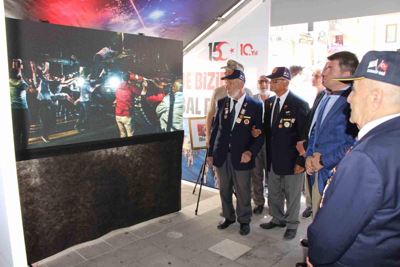 vali-bakan-15-temmuzda-tankin-onune-yatan-metin-dogan-bu-fotograf-icerik-uretmek-icin-cekilmedi