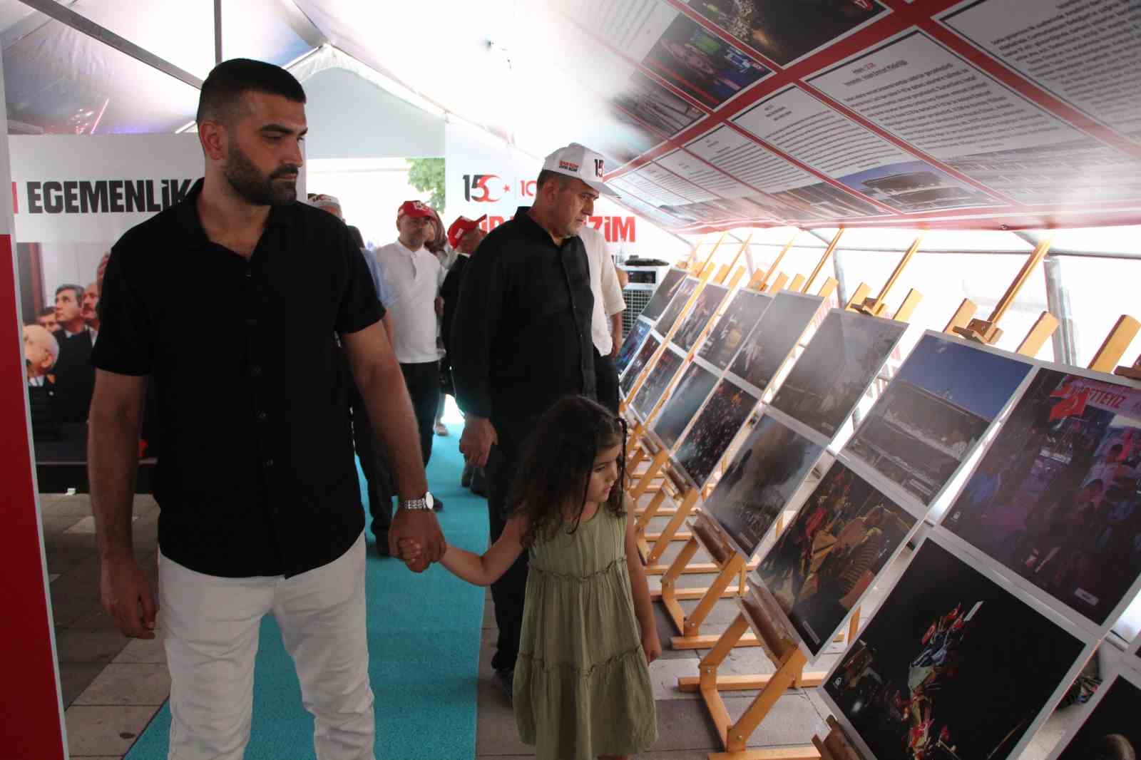 vali-bakan-15-temmuzda-tankin-onune-yatan-metin-dogan-bu-fotograf-icerik-uretmek-icin-cekilmedi