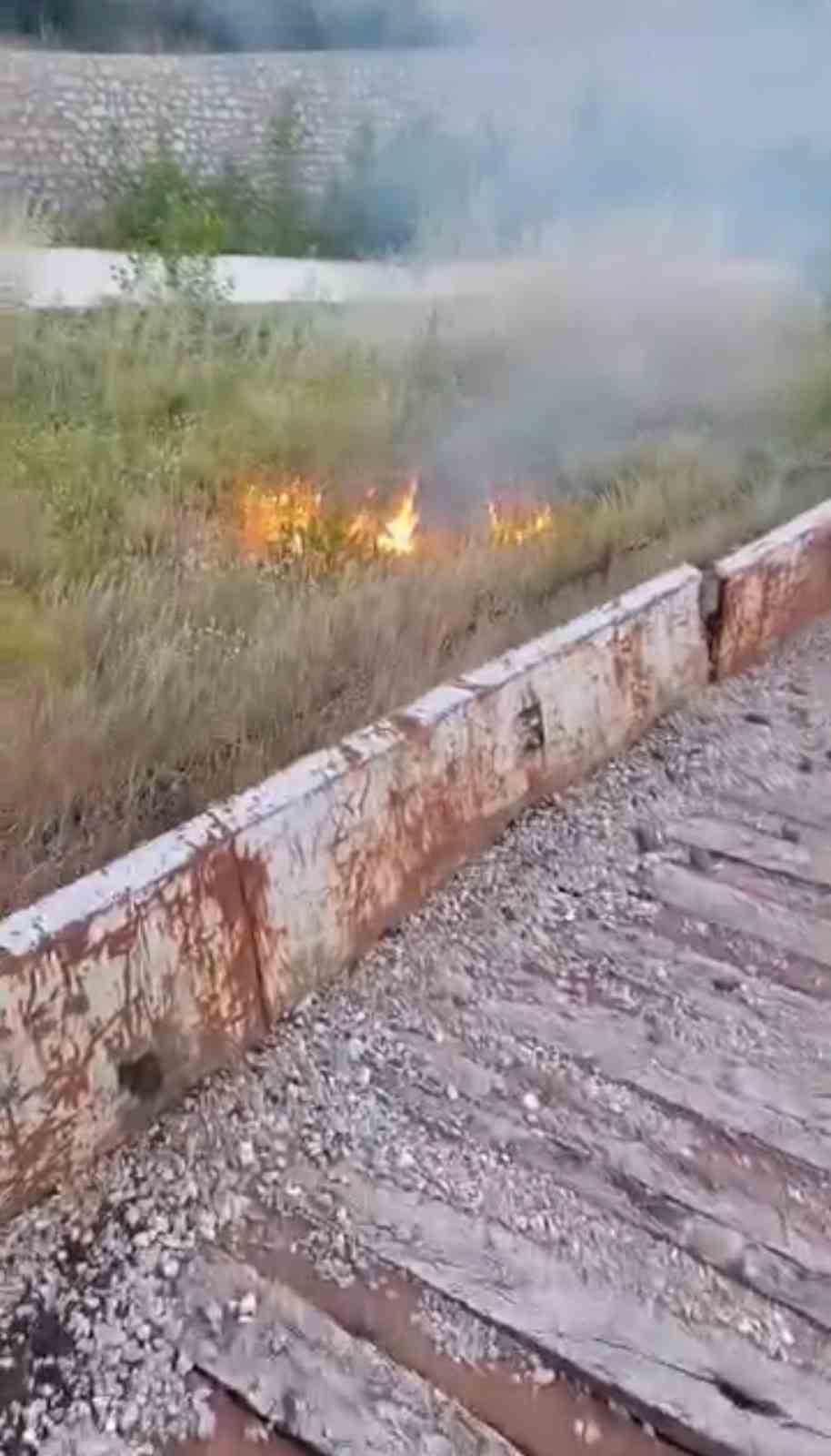 yangini-goren-makinistler-treni-durdurup-mudahale-etti