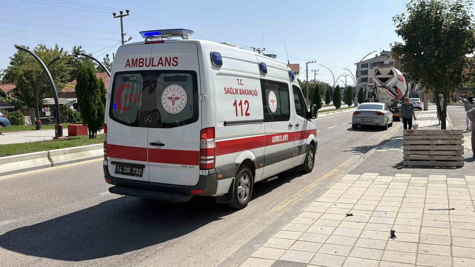 84-metre-savrulan-otomobil-caminin-imam-odasina-daldi