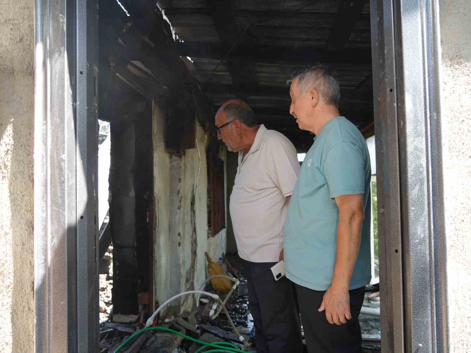 alevlere-teslim-olan-ev-kule-dondu