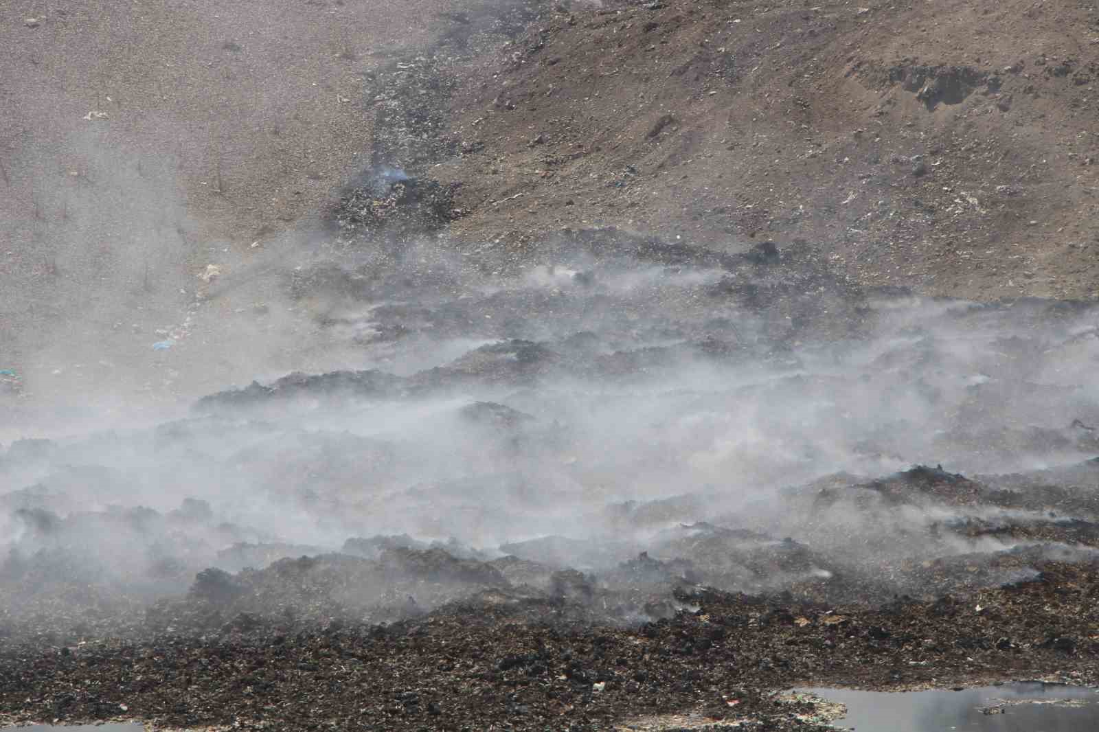 amasyada-cevre-kirliligine-yol-acan-cop-alani-3-haftadir-icten-ice-yaniyor