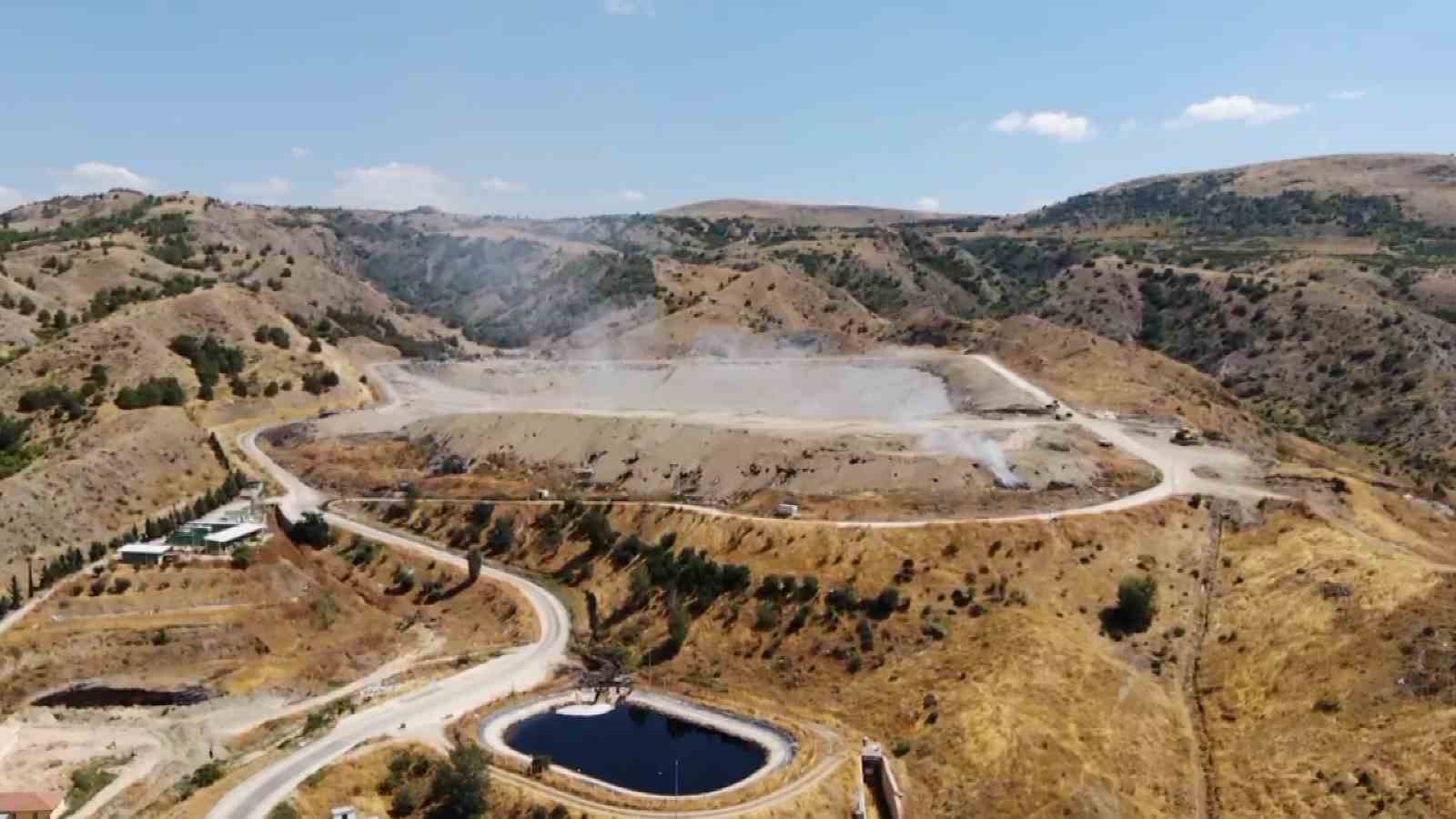 amasyada-cevre-kirliligine-yol-acan-cop-alani-3-haftadir-icten-ice-yaniyor