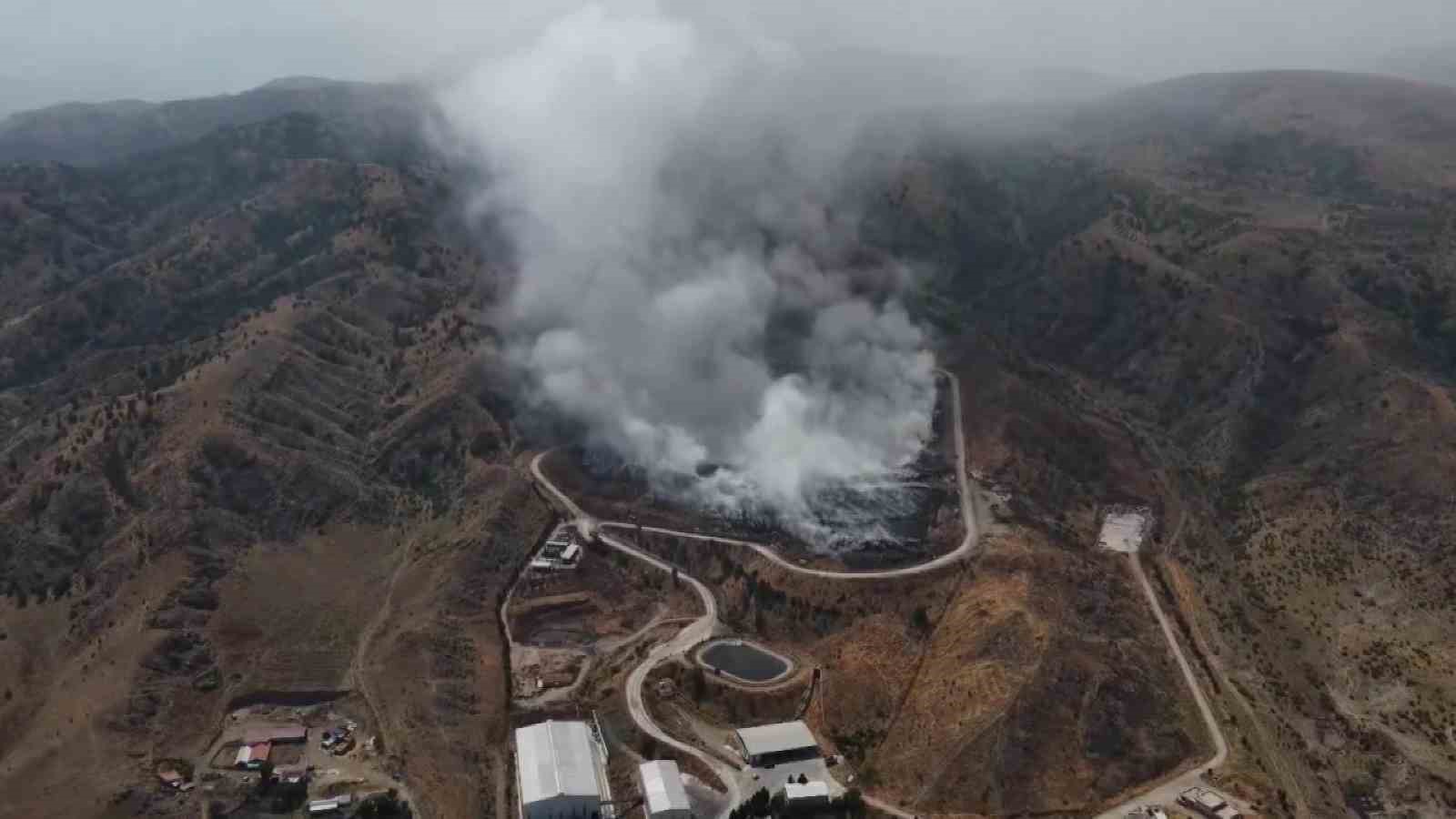 amasyada-cevre-kirliligine-yol-acan-cop-alani-3-haftadir-icten-ice-yaniyor