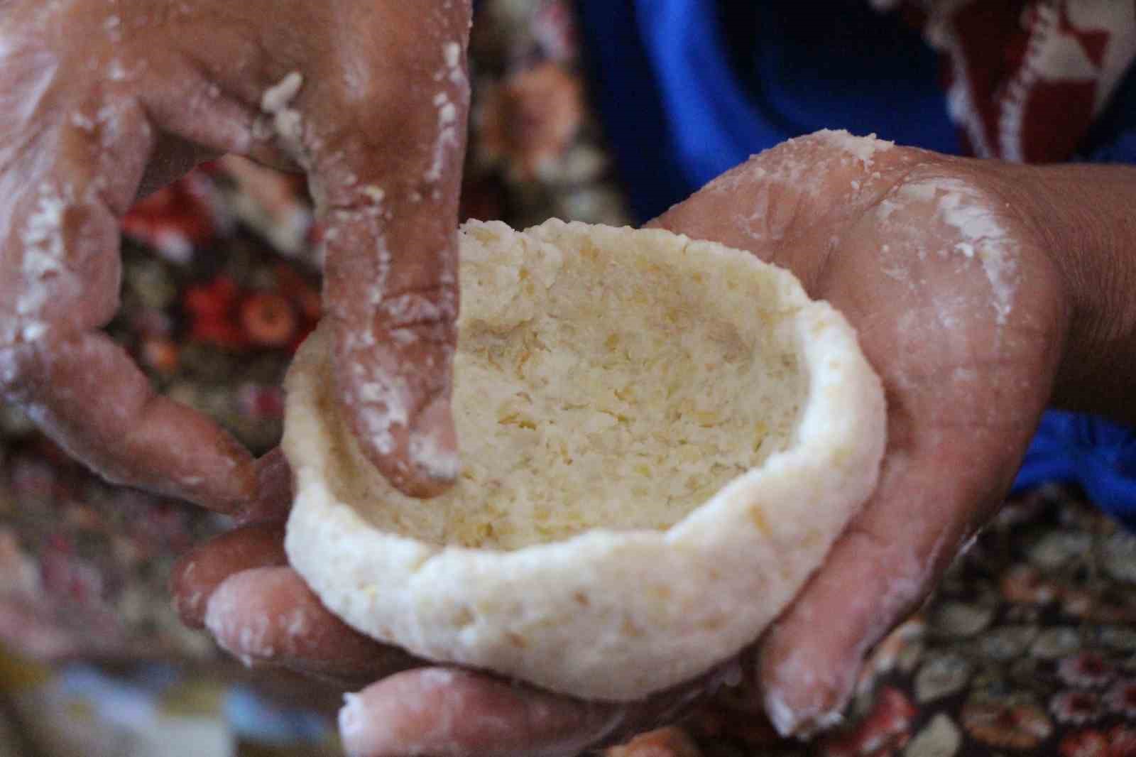 amasyada-geleneksel-canak-tarhana-mesaisi-basladi