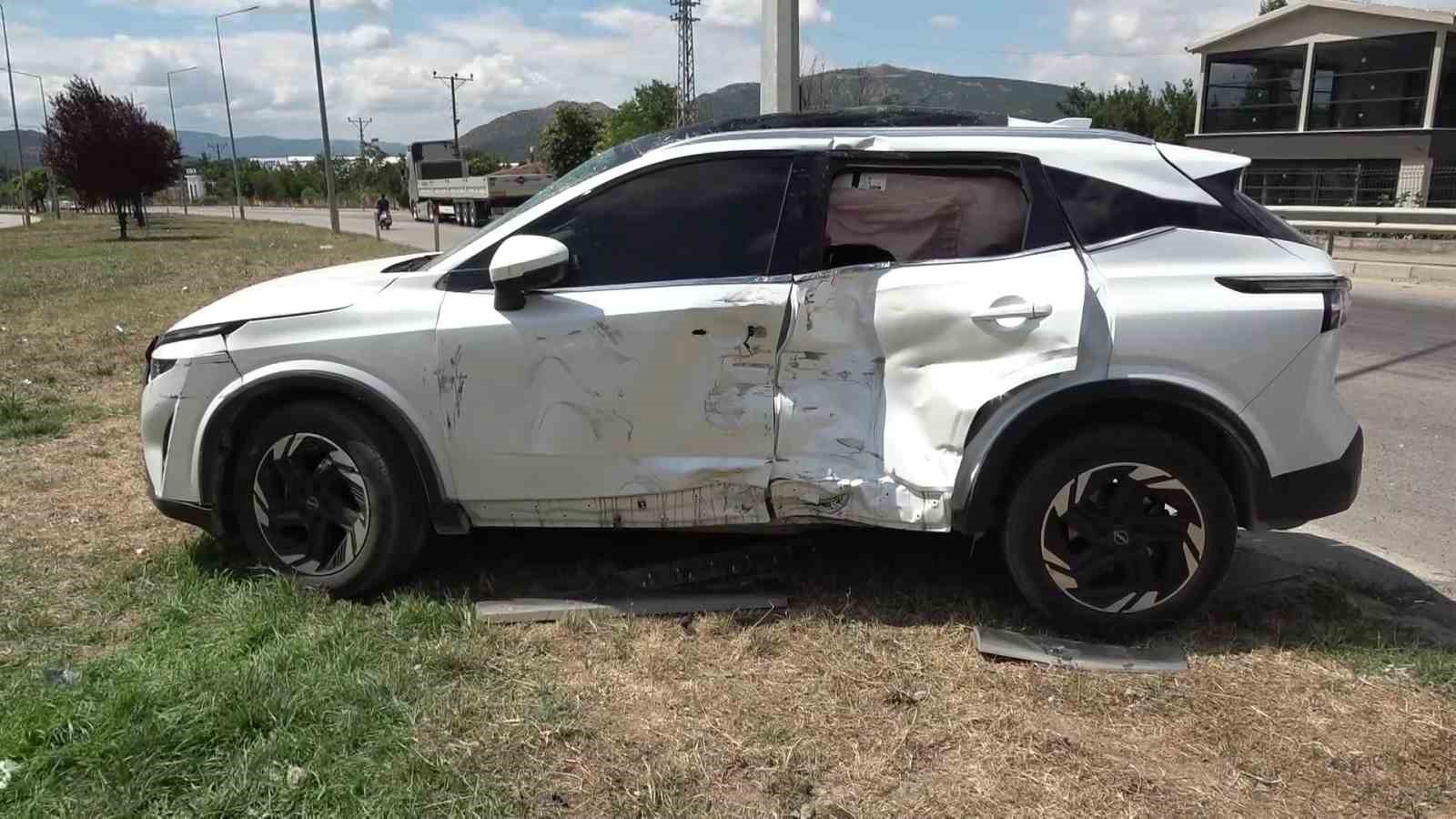 amasyada-yangina-giden-itfaiye-araci-otomobile-carpti