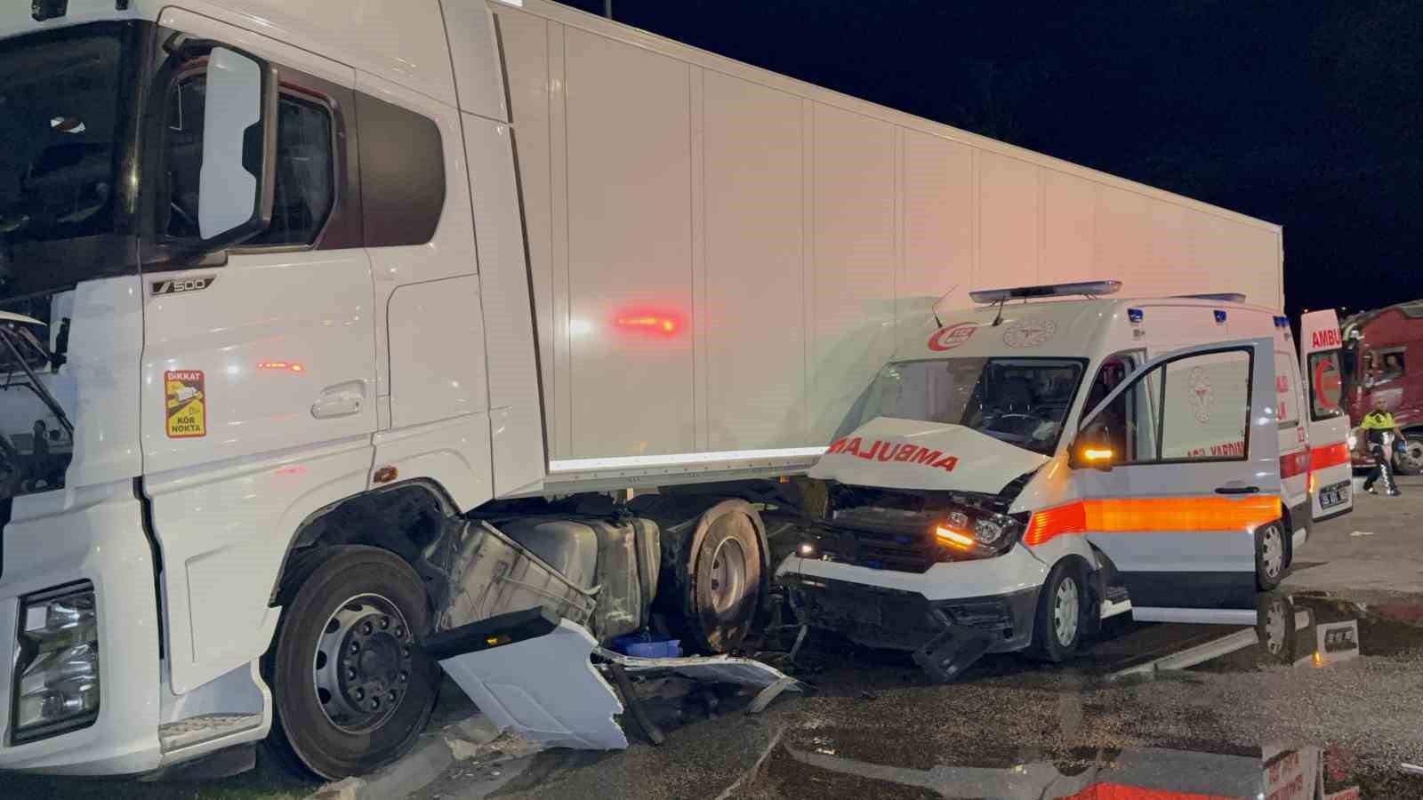 ambulans-ile-tir-carpisti-6-yarali