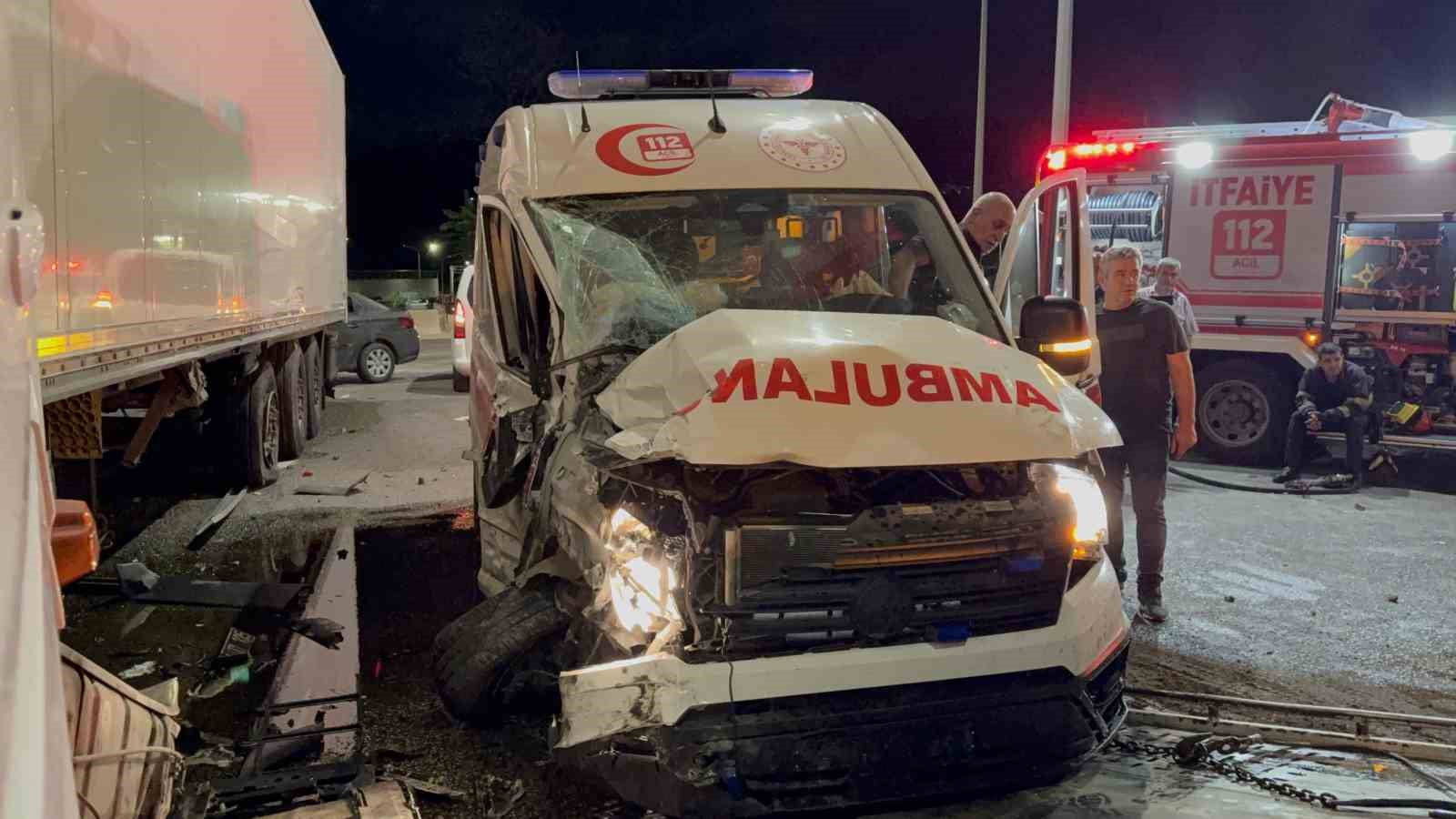 ambulans-ile-tir-carpisti-6-yarali