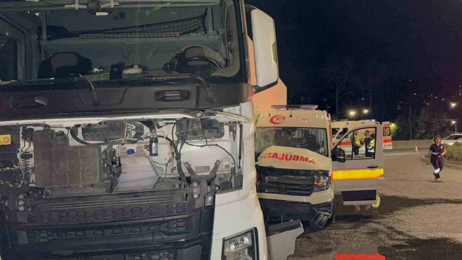 ambulans-ile-tir-carpisti-6-yarali