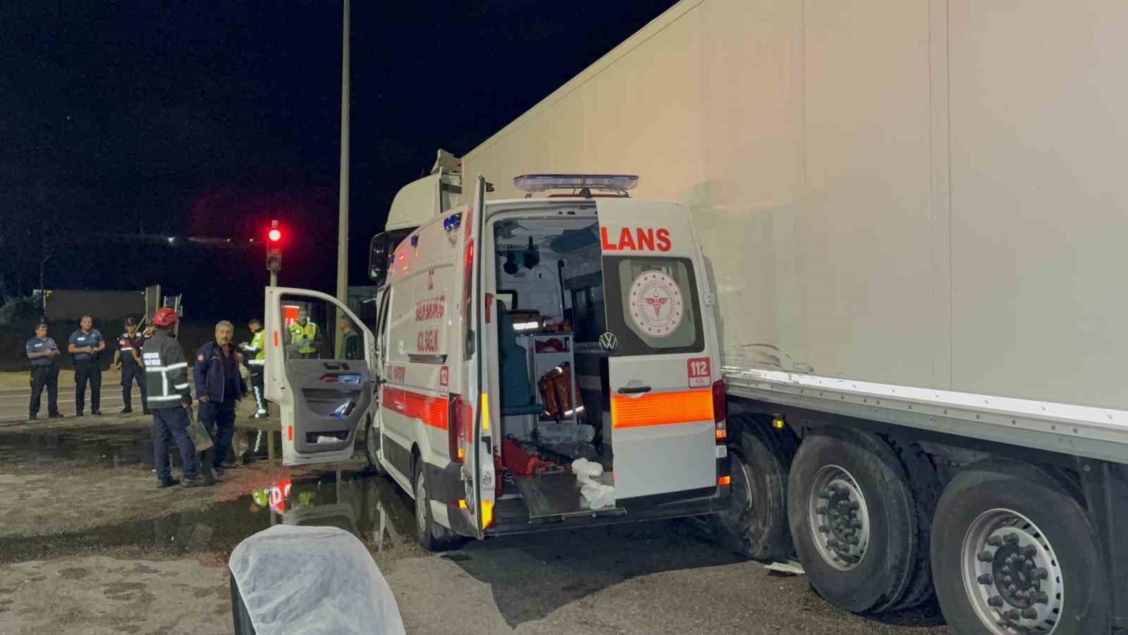 ambulans-ile-tir-carpisti-6-yarali