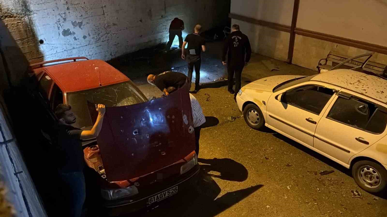 arsinde-otoparktaki-araclarin-uzerine-insansiz-hava-araci-dustu