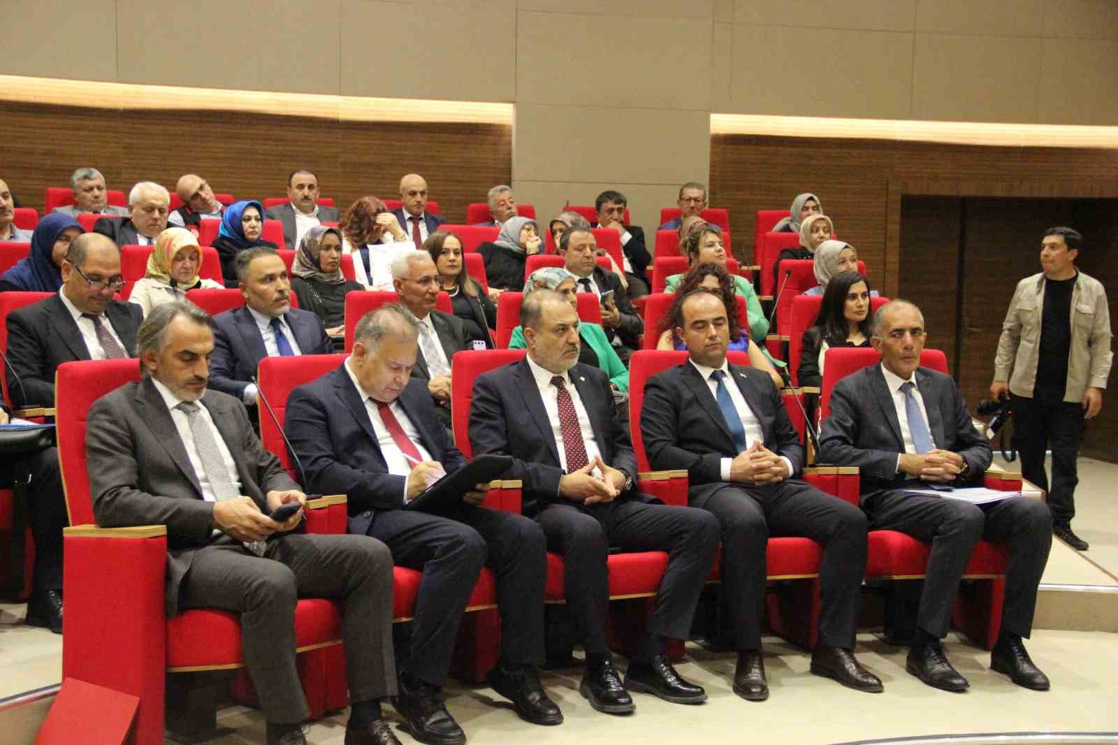bakan-bolattan-super-lige-yukselen-corum-spora-tebrik-kalici-ve-basarili-olsun