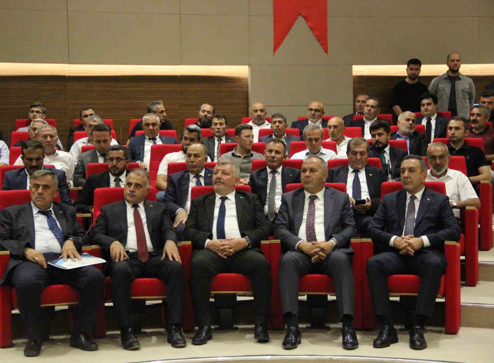bakan-bolattan-super-lige-yukselen-corum-spora-tebrik-kalici-ve-basarili-olsun