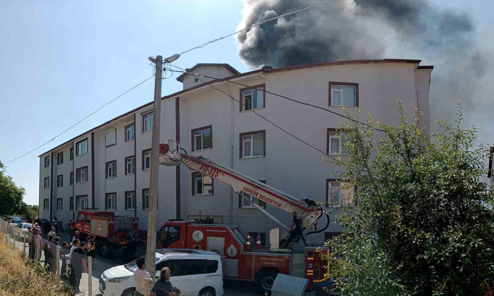 boluda-apartmanin-cati-kati-alev-alev-yandi