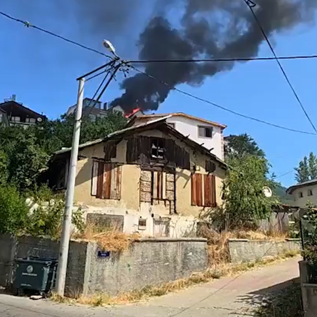boluda-apartmanin-cati-kati-alev-alev-yandi