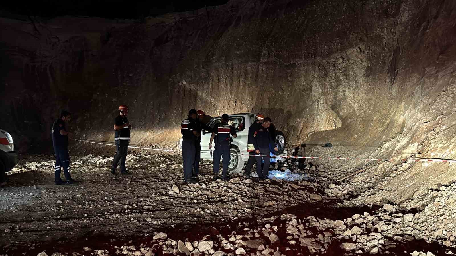 boluda-cip-15-metrelik-ucurumdan-uctu-2-sevgili-hayatini-kaybetti-1-yarali