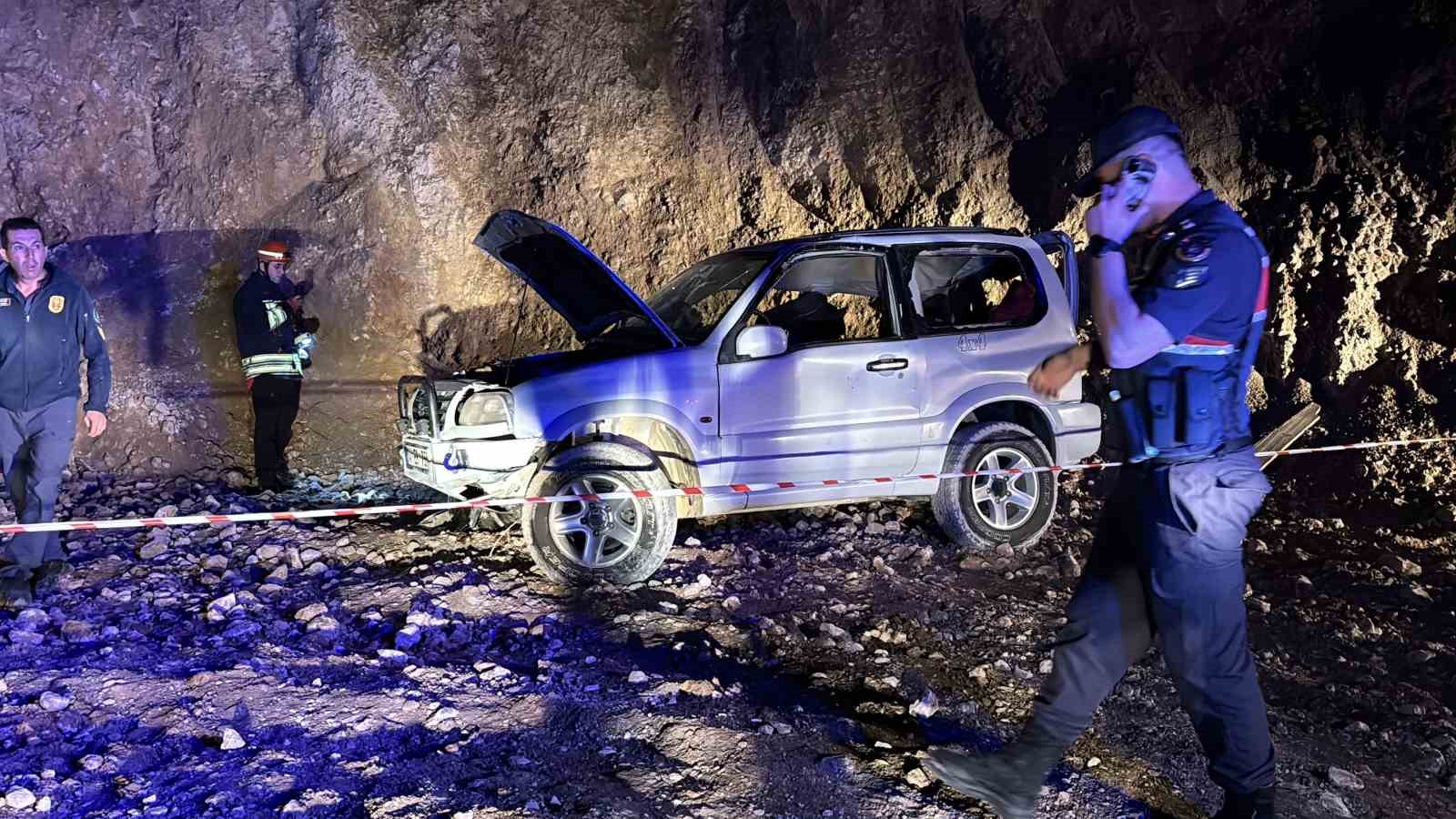 boluda-cip-15-metrelik-ucurumdan-uctu-2-sevgili-hayatini-kaybetti-1-yarali