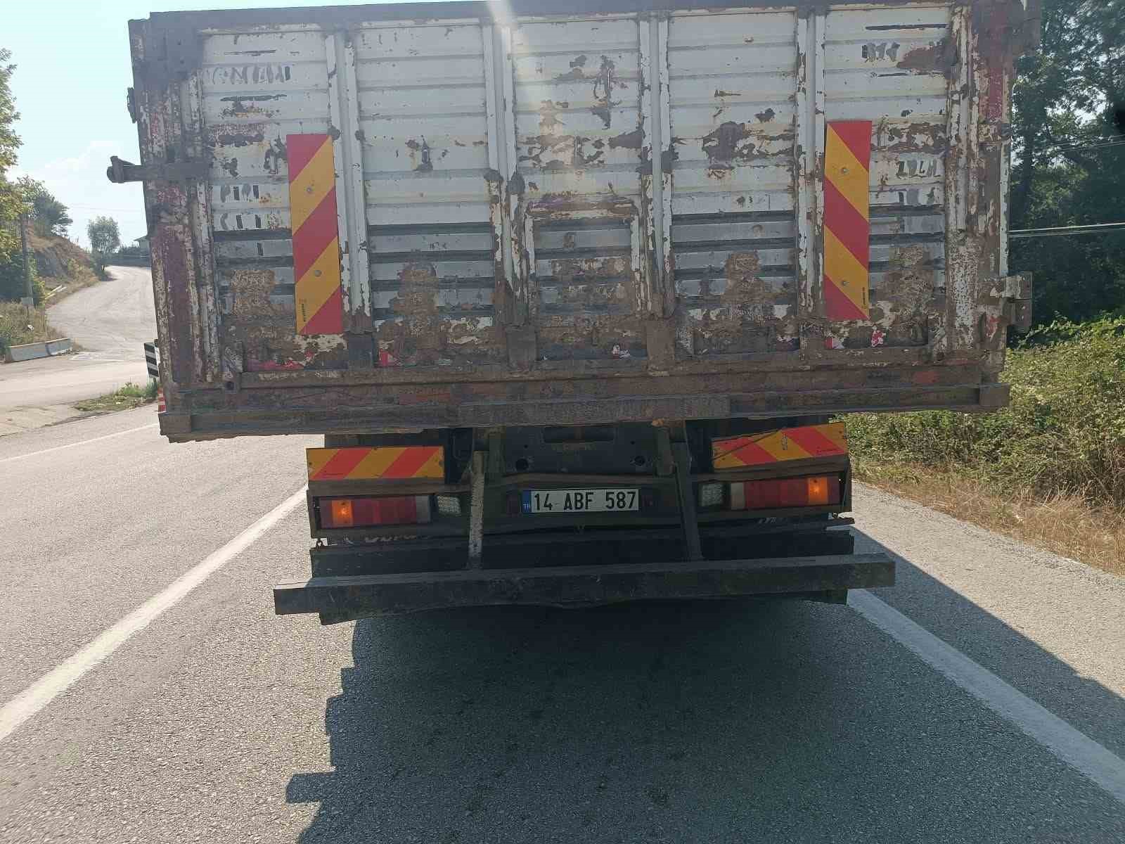 boluda-kamyon-ile-otomobil-carpisti-3-yarali