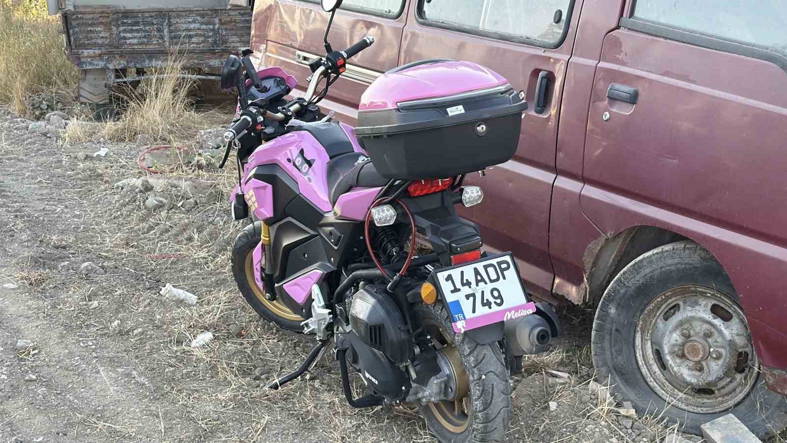 boluda-motosikletle-otomobil-carpisti-2-yarali