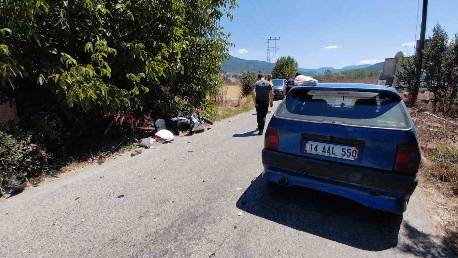 boluda-otomobille-carpisan-motosikletin-surucusu-yaralandi