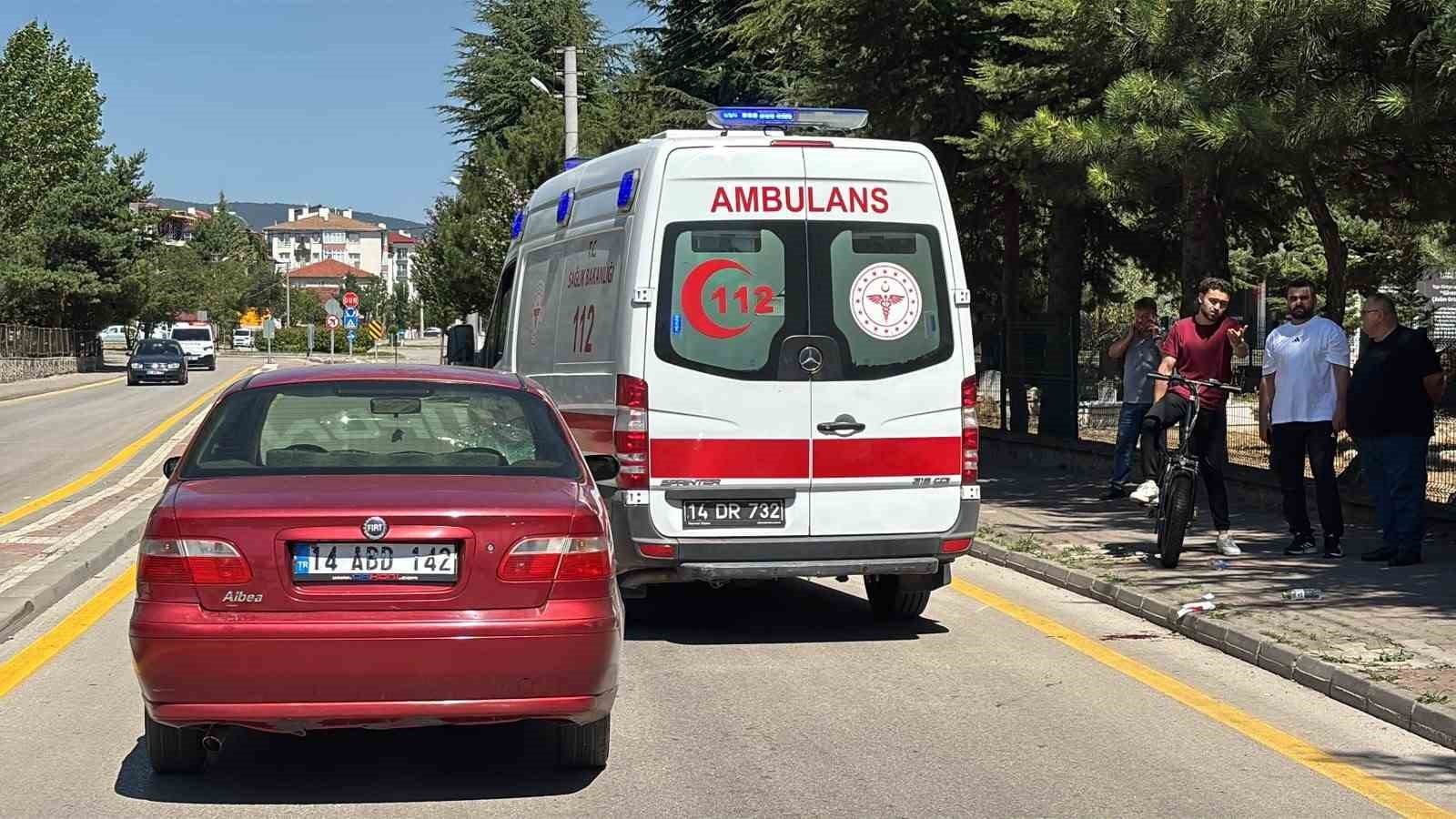 boluda-yaya-gecidinde-otomobil-yasli-adama-carpti-1-yarali