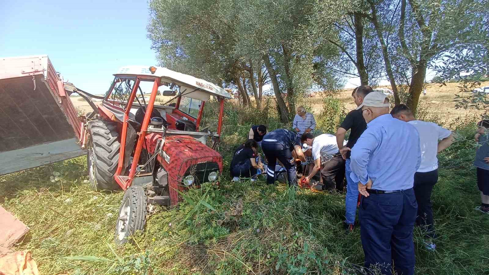 bugday-yuklu-traktor-devrildi-surucu-yaralandi
