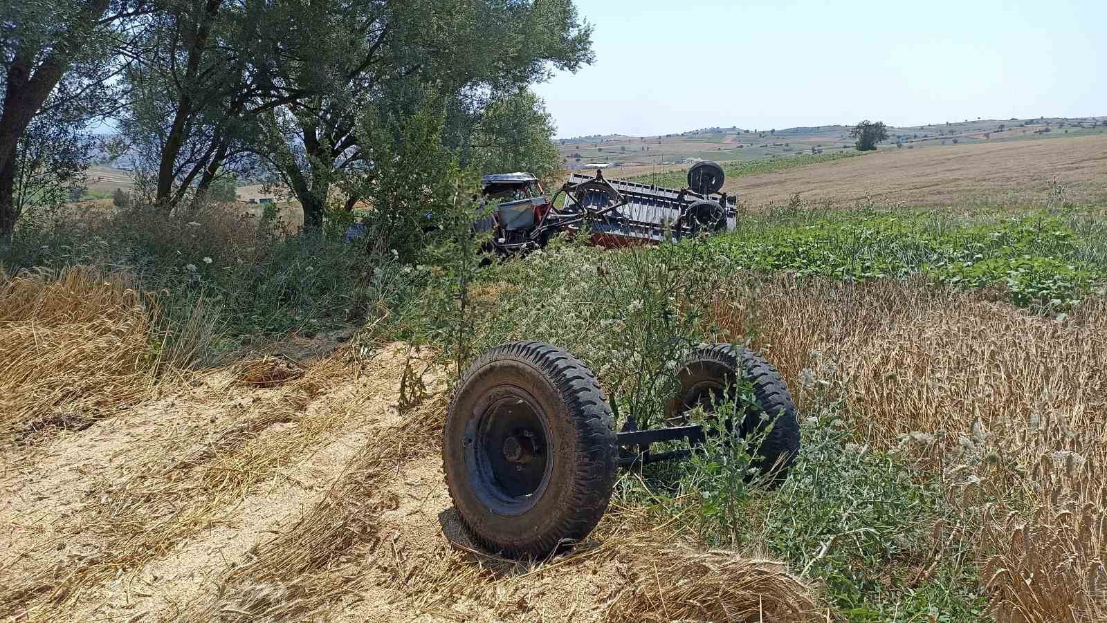 bugday-yuklu-traktor-devrildi-surucu-yaralandi