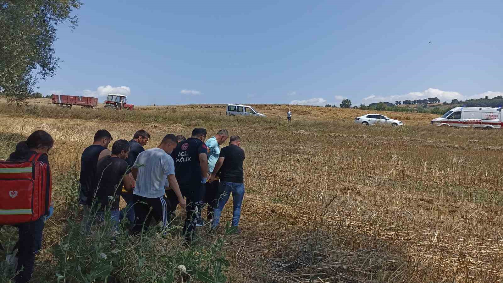 bugday-yuklu-traktor-devrildi-surucu-yaralandi