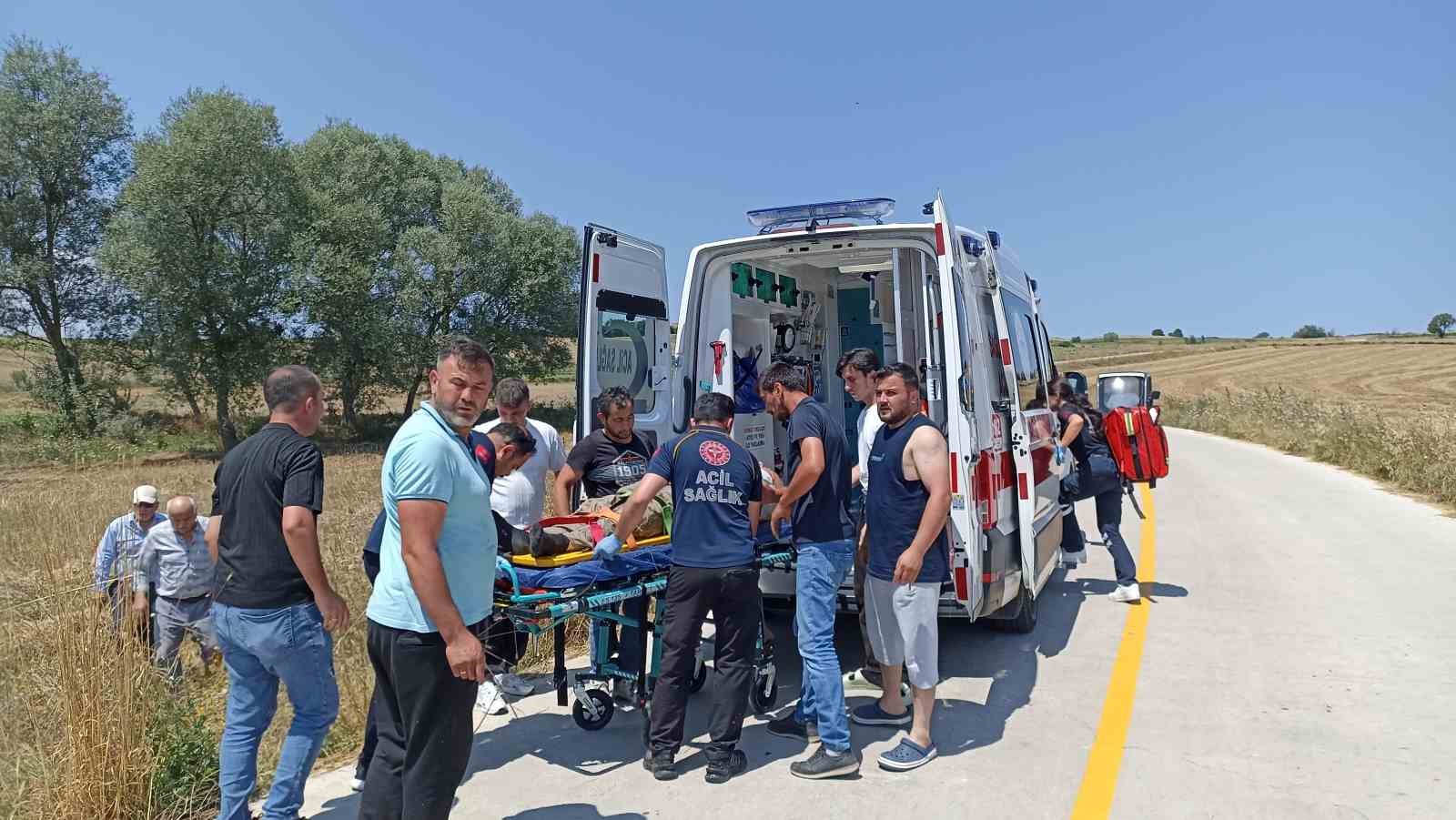 bugday-yuklu-traktor-devrildi-surucu-yaralandi