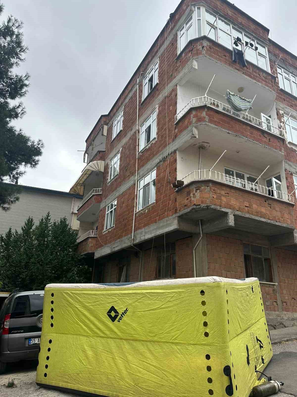 catiya-cikan-vatandas-polis-tarafindan-indirildi