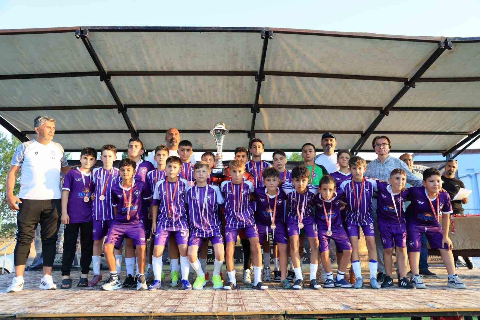 corumda-400-sporcunun-katildigi-hitit-cupta-sampiyon-samsun-ekibi-oldu