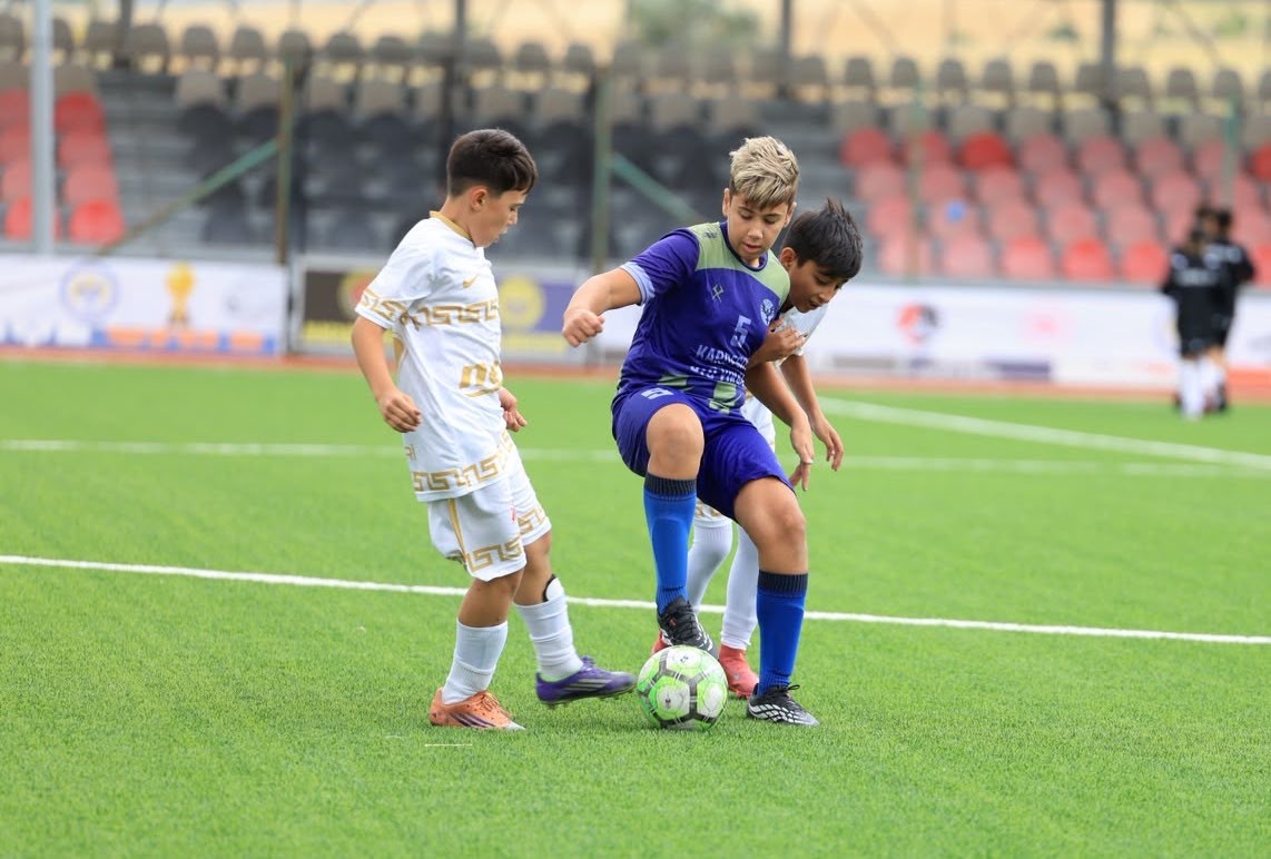 corumda-futbol-soleni-400-sporcunun-katildigi-hitit-cup-basladi