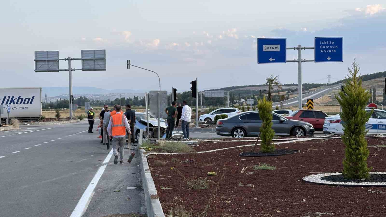 corumda-iki-otomobil-carpisti-suruculer-yara-almadan-kurtuldu