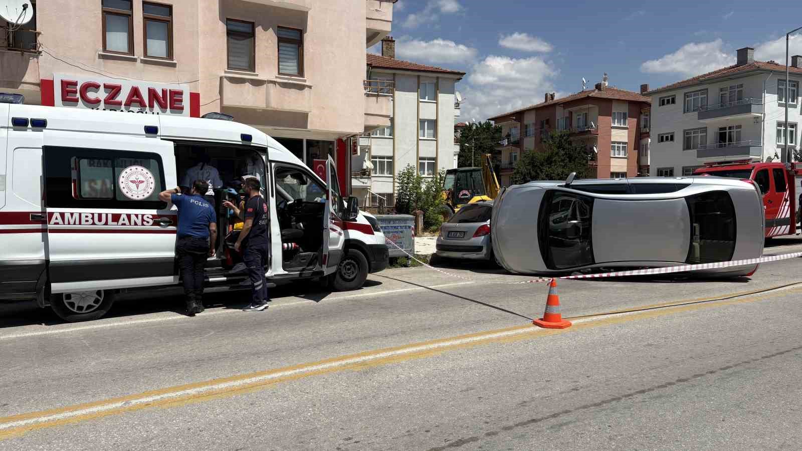 corumda-park-halindeki-araca-carpan-otomobil-devrildi