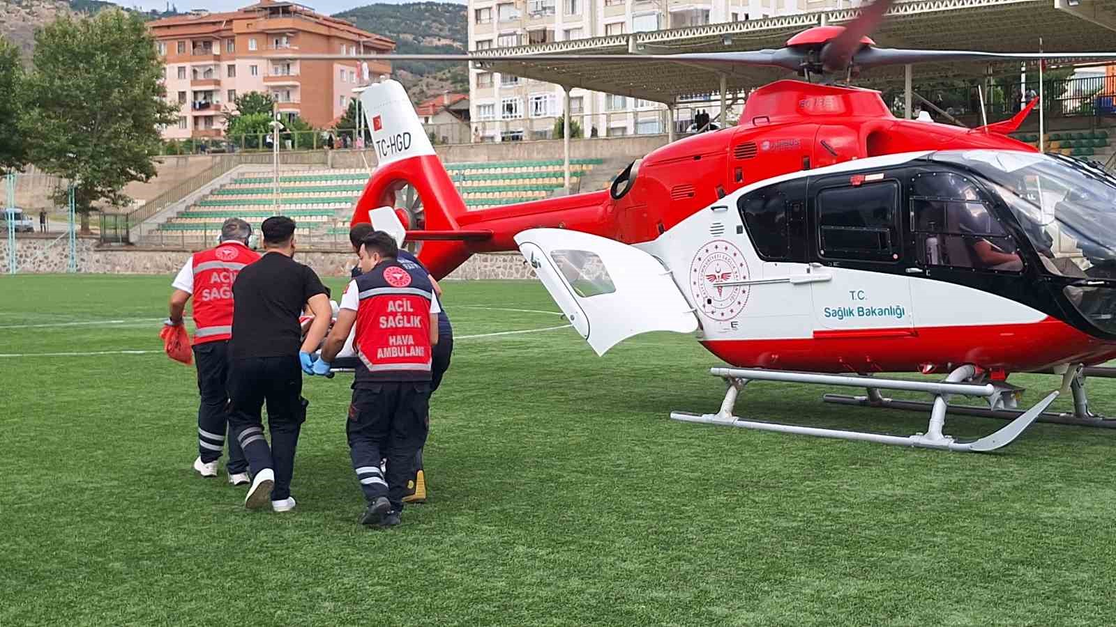 corumda-parmagi-kopan-cocuk-icin-helikopter-ambulans-havalandi