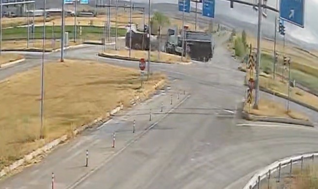 corumda-tir-ile-tanker-carpisti-2-yarali