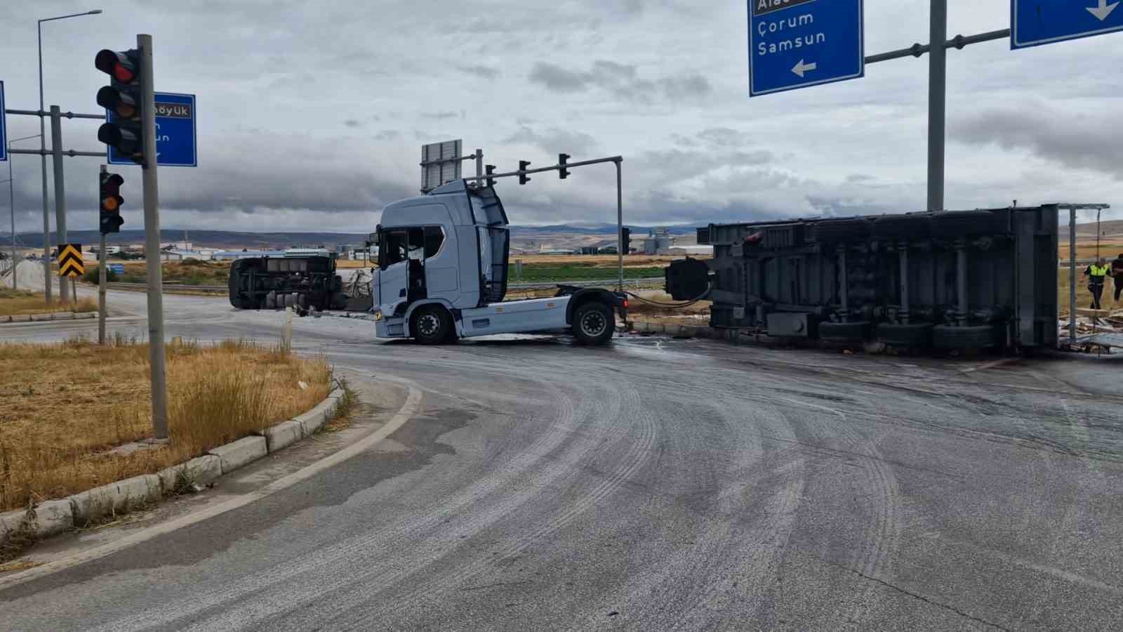 corumda-tir-ile-tanker-carpisti-2-yarali