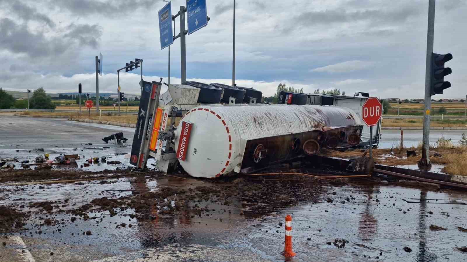 corumda-tir-ile-tanker-carpisti-2-yarali