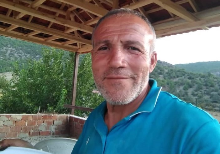 devrilen-traktorun-altinda-kalan-surucu-hayatini-kaybetti