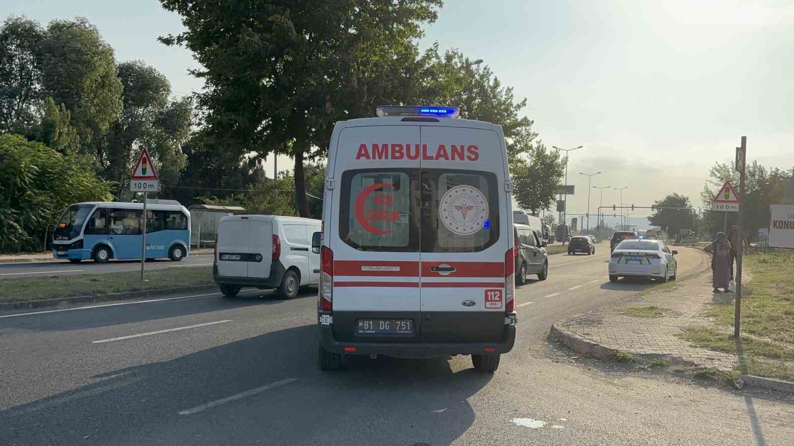 duzcede-otomobil-ile-motosiklet-carpisti-1-yarali