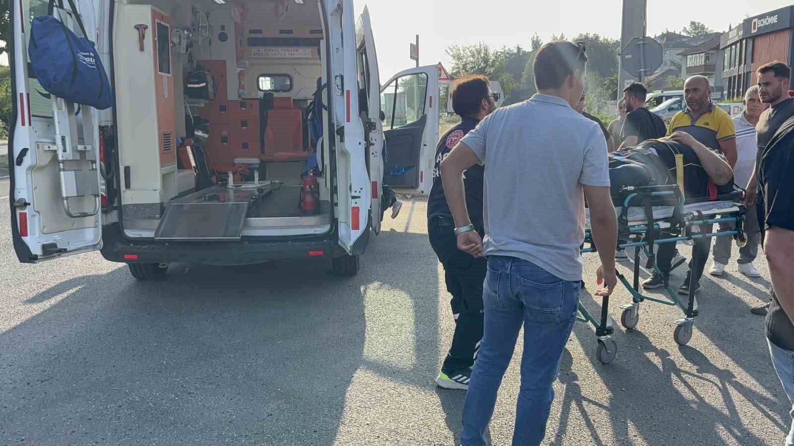 duzcede-otomobil-ile-motosiklet-carpisti-1-yarali