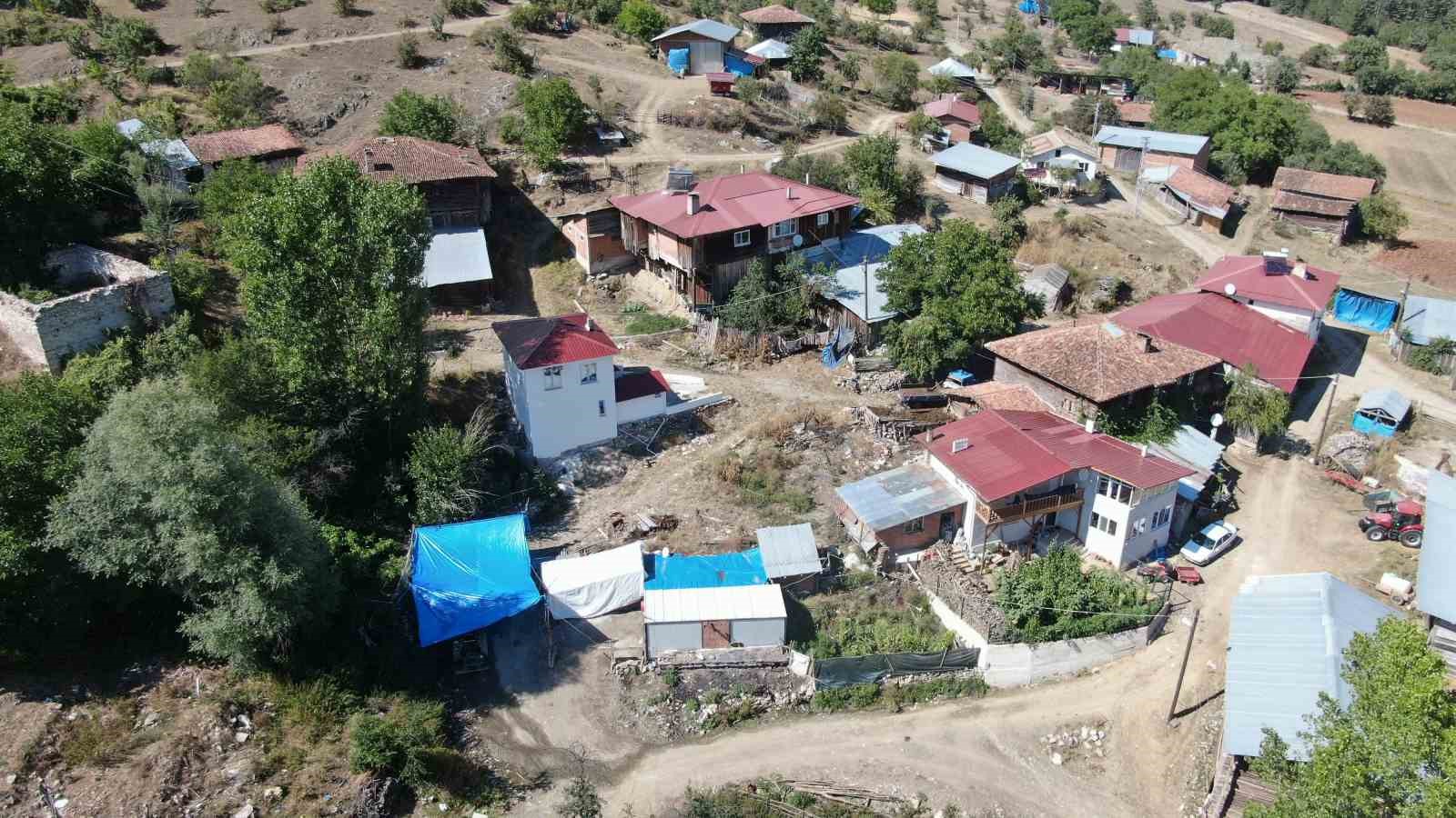 evleri-kule-dondu-yardim-parasiyla-ev-yaptirmak-isterken-konteynere-mahkum-oldular