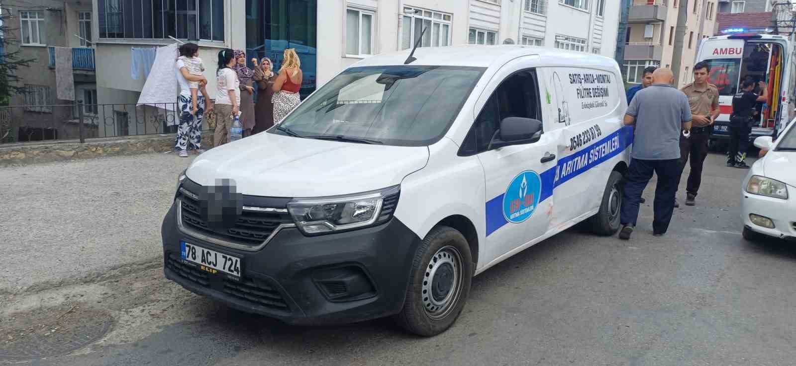 hafif-ticari-arac-elektrikli-motosikletle-carpisti-5-yarali