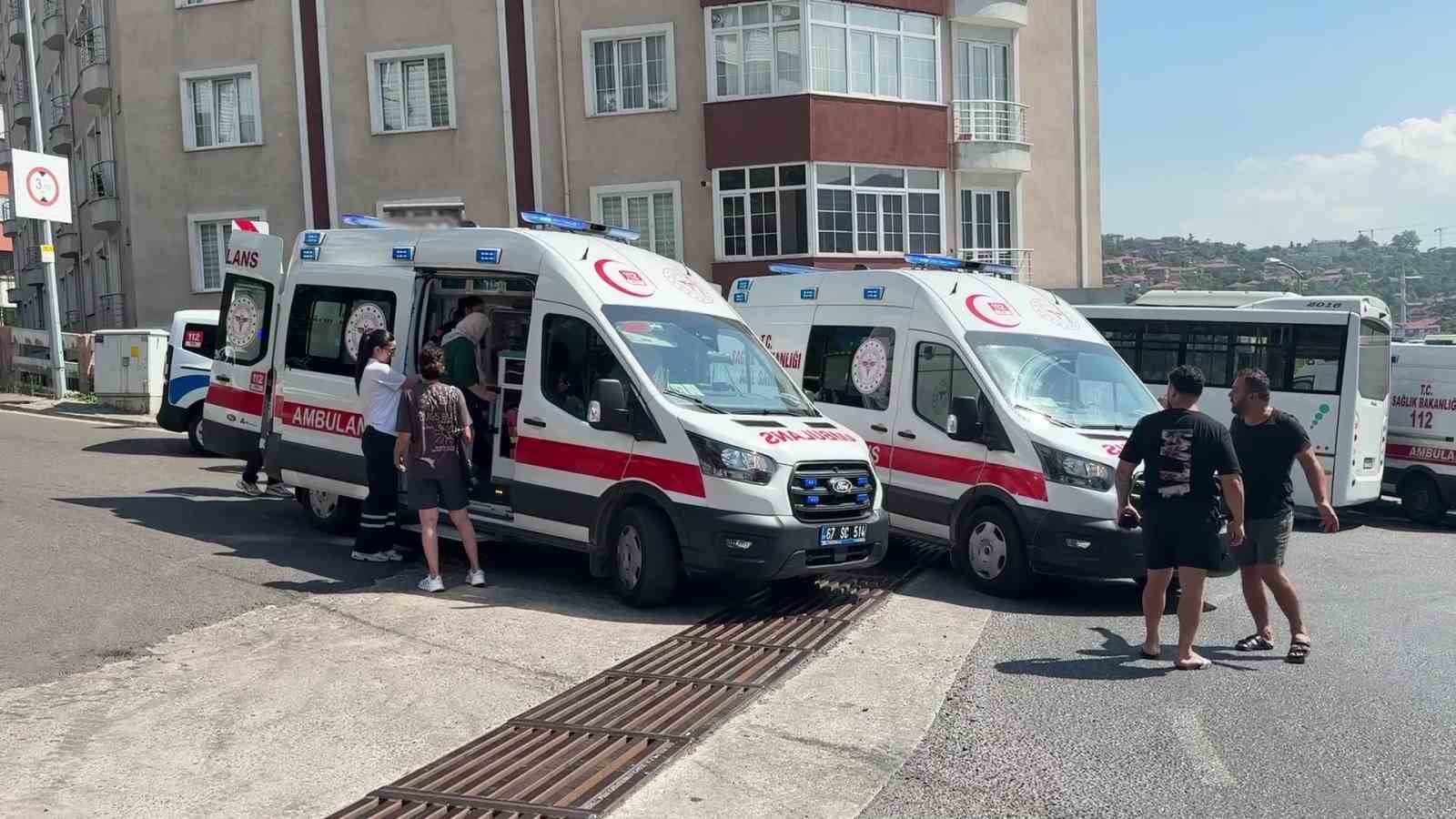 halk-otobusu-otomobille-carpisti-kazada-7-kisi-yaralandi
