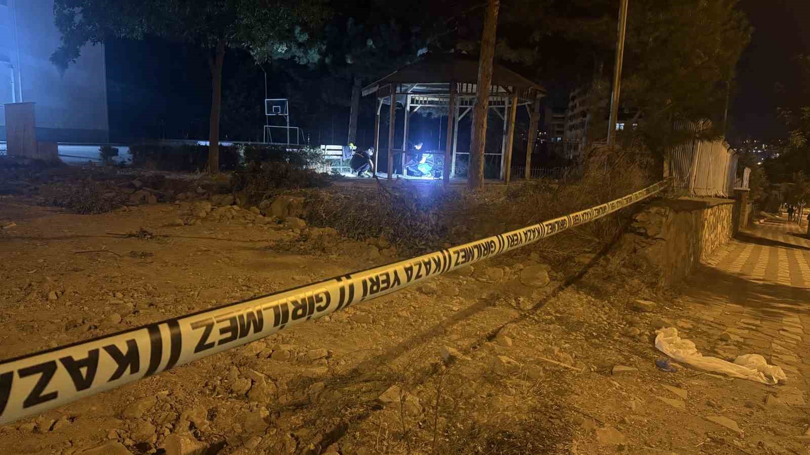 hirka-verme-meselesi-tartismaya-dondu-arkadasini-3-yerinden-bicakladi