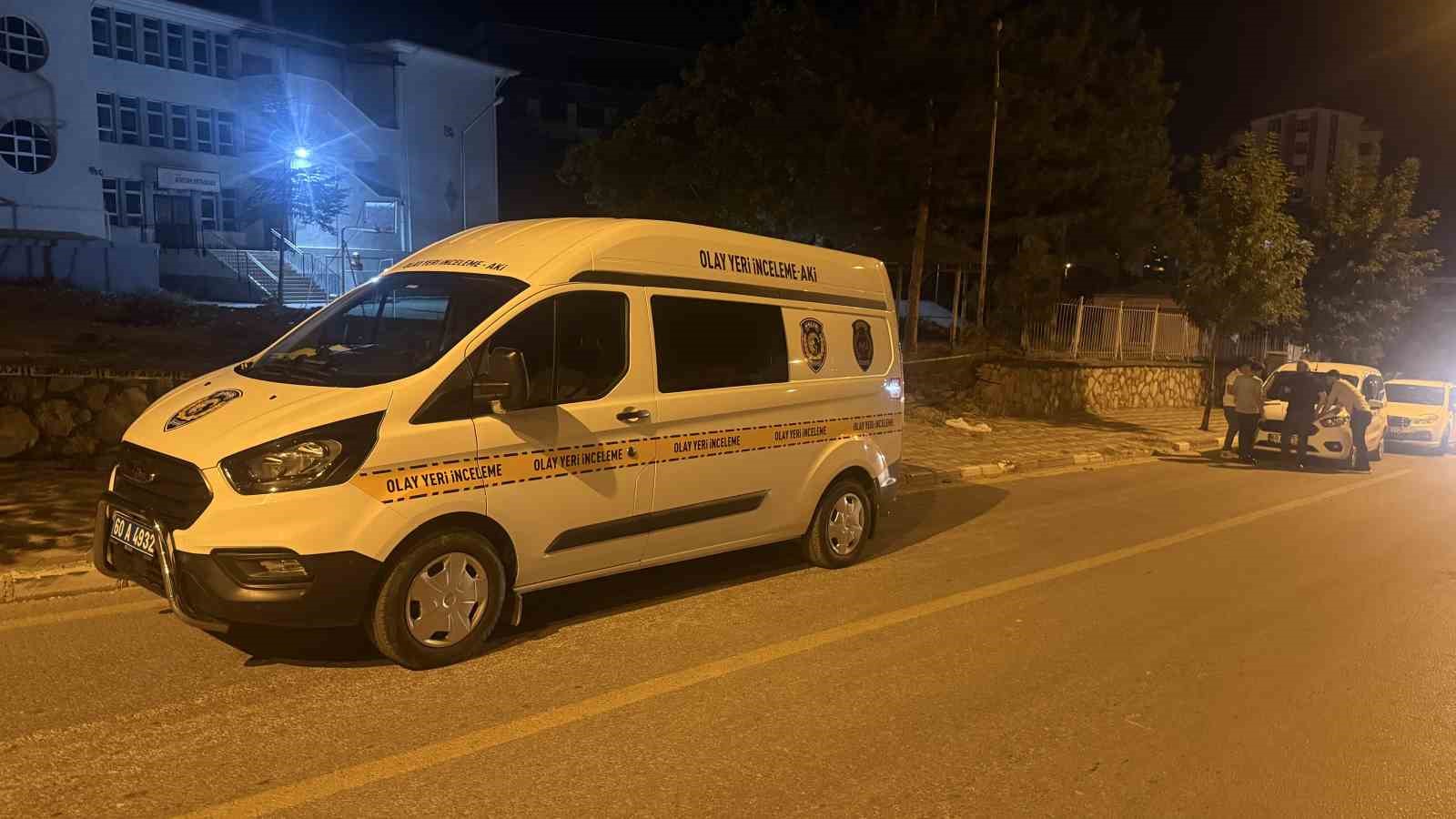 hirka-verme-meselesi-tartismaya-dondu-arkadasini-3-yerinden-bicakladi