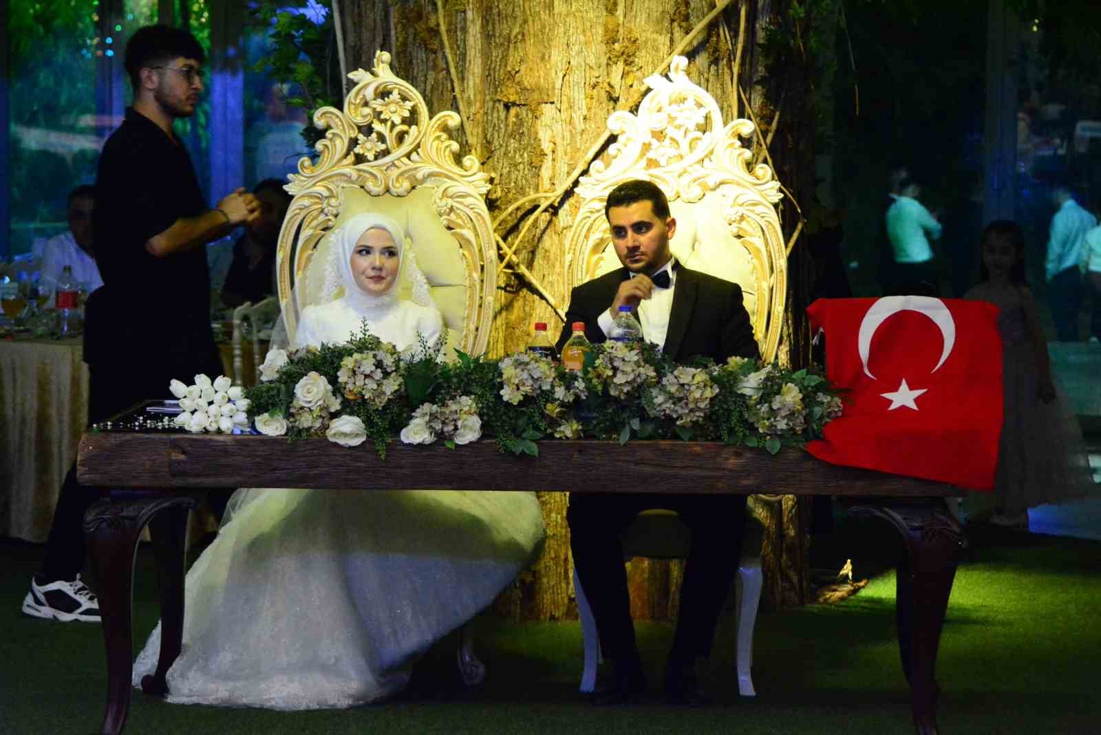 icisleri-bakani-ciftci-ak-parti-corum-il-baskaninin-oglunun-dugunune-katildi