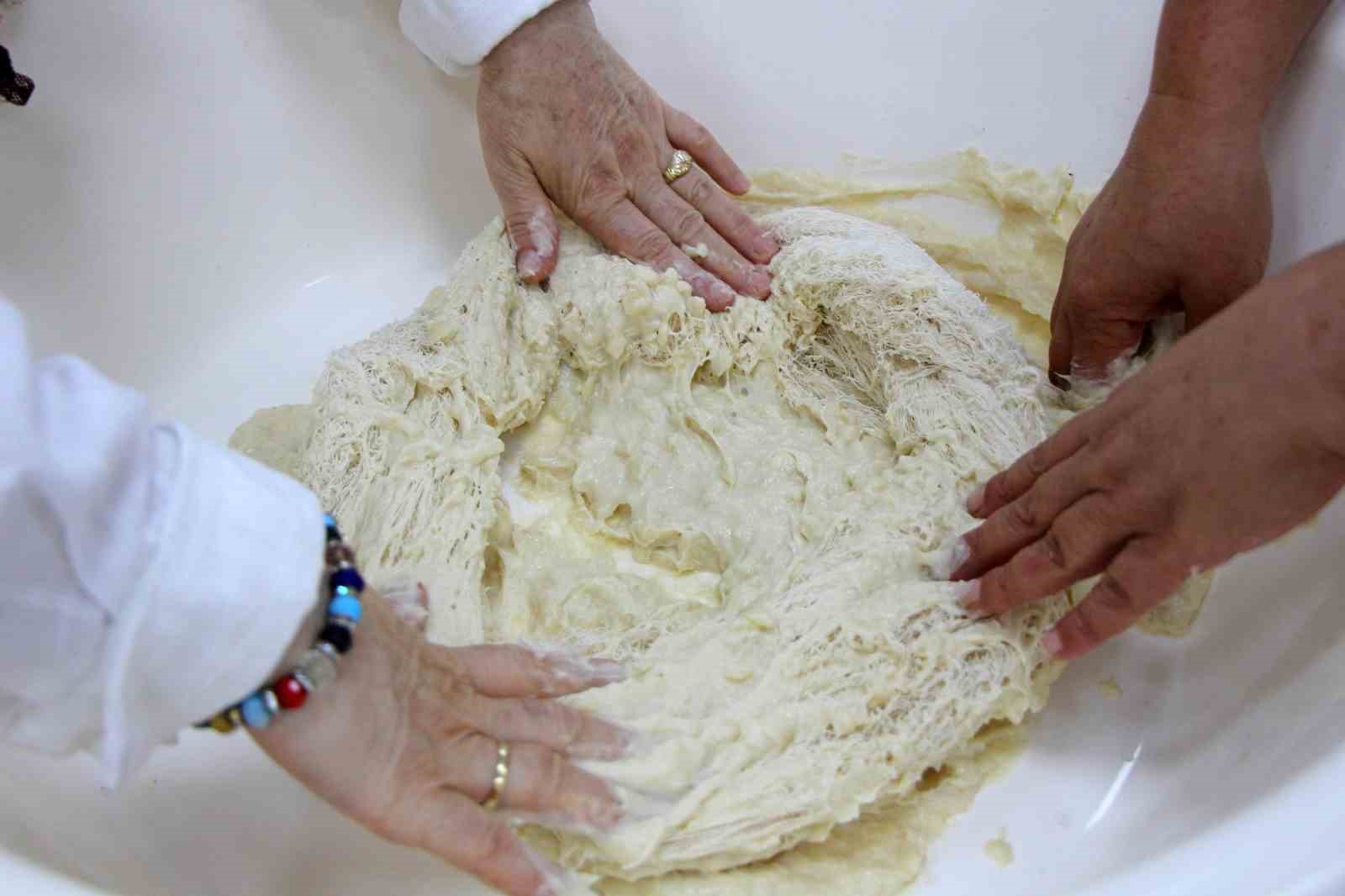 ipligi-yemek-yapar-gibi-hazirlaniyor-gumushacikoy-kivratma-dokumasini-50-yil-sonra-yeniden-dokudular